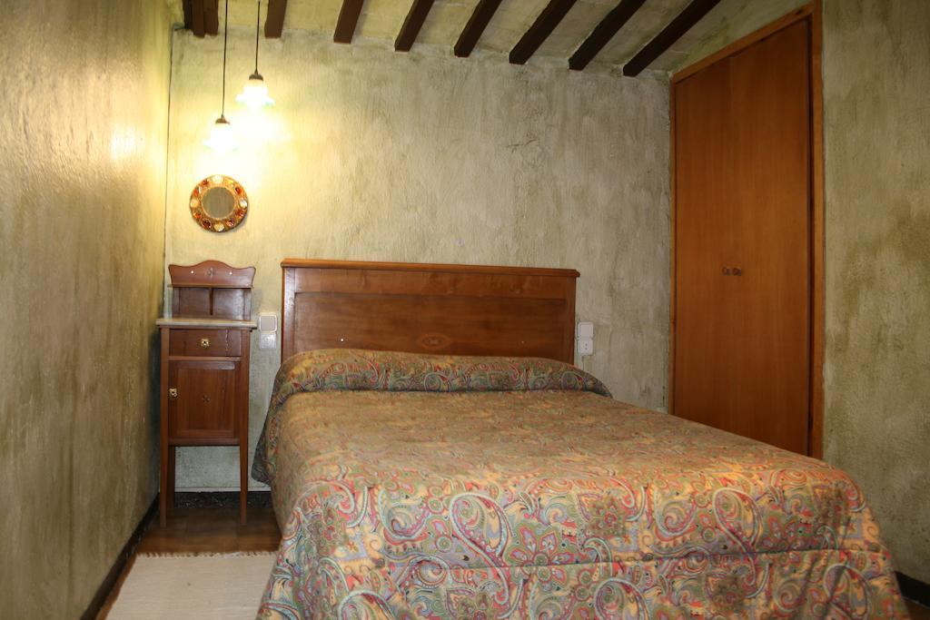 Cal Cisteller Villa Gironella Phòng bức ảnh